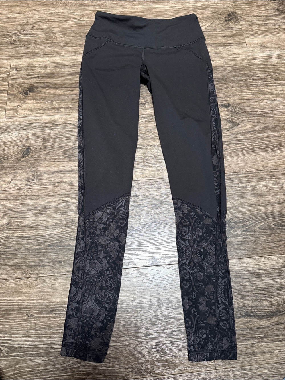 Black Patterned-Panel Performance Leggings